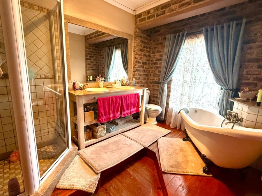 6 Bedroom Property for Sale in Bainsvlei Free State